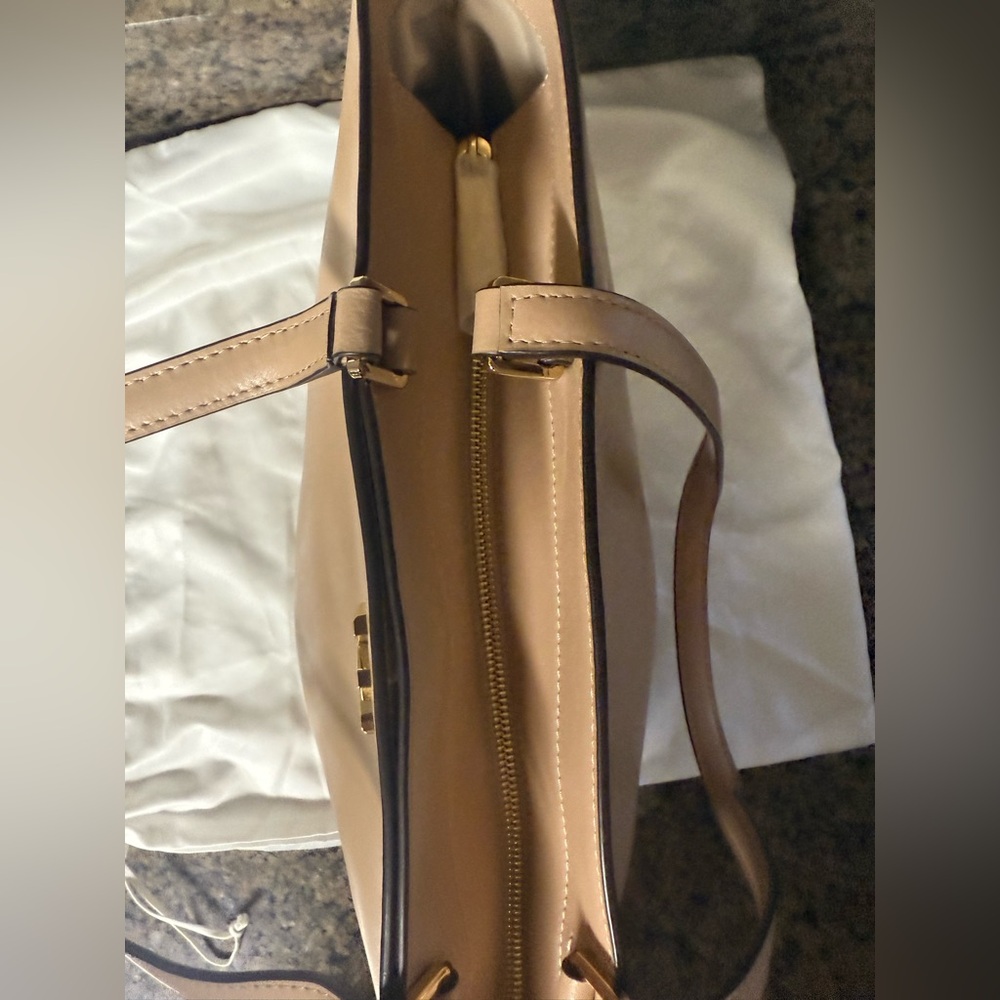 Michael Kors Oyster Structured Tote with Gold Accents-New Excellent Condition - Picture 2 of 7